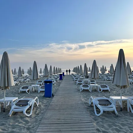 Two Steps To The Sea Apartment *